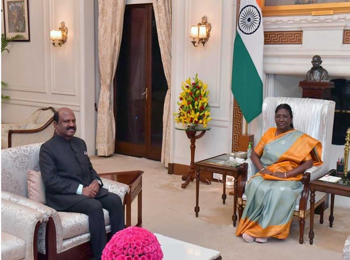 राष्ट्रपति मुर्मू और उपराष्ट्रपति धनखड़ से मिले पश्चिम बंगाल के गवर्नर आनंद बोस